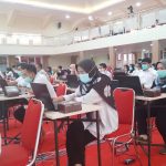 ANTUSIAS: Peserta try out calon ASN Jabar berbasis online tampak antusia mengerjakan latihan soal-soal seleksi di SMKN 3 Bandung, Rabu 23 November 2022. (YANUAR/JABAR EKSPRES)