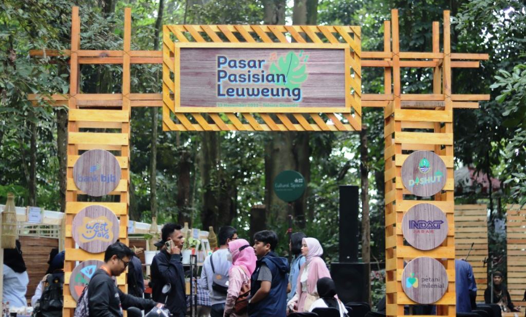 Pasar Pasisian Leuweung