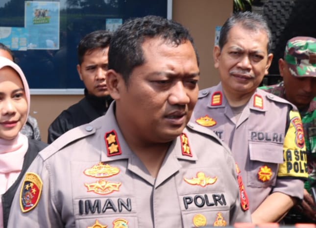Kapolres Bogor AKBP Iman Imanudin memastikan pelaku penipuan pinjol terhadap mahasiswa IPB sudah diamankan.(Sandika Fadilah/jabarekspres.com)