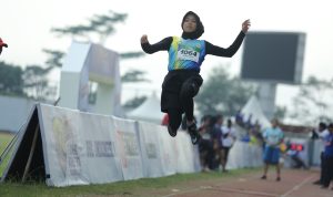 UNJUK SKILL: Salah seorang peserta Energen Champion Student Athletics Championships atau SAC Indonesia - West Java Qualifiers digelar, Jumat 25 November.