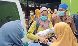 Warga Gunung Putri Bogor Temukan Bayi Dalam Tas di Warung