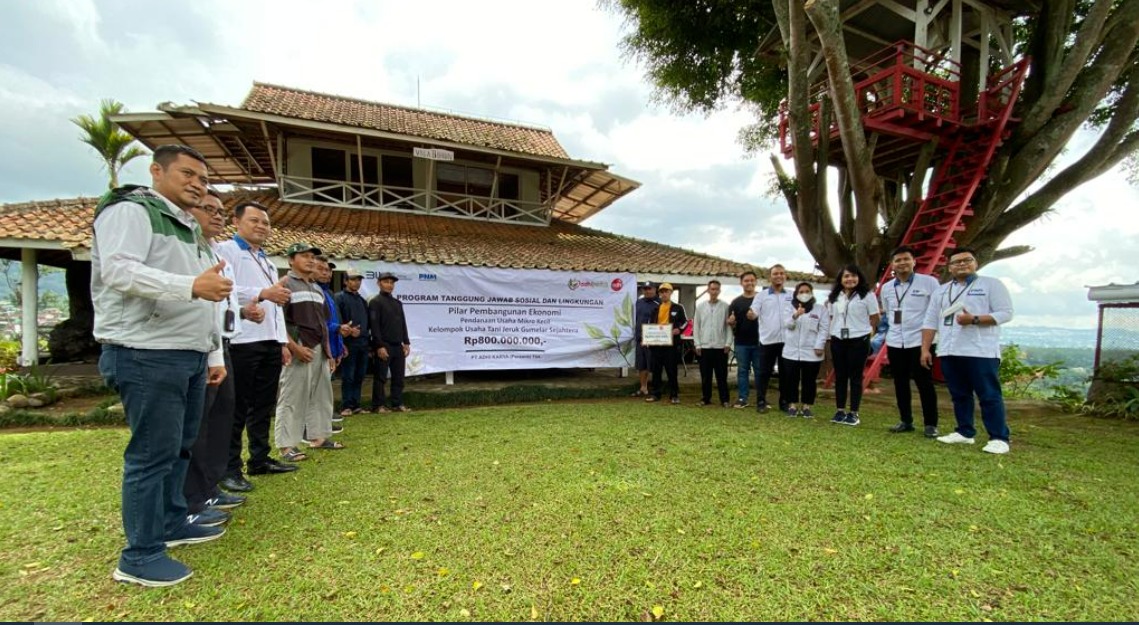Acara penyaluran modal kerja kepada 10 orang calon mitra binaan yang tergabung dalam Kelompok Usaha Tani Gumelar Sejahtera di Lembang pada senin ( 14/11/22) kemarin.