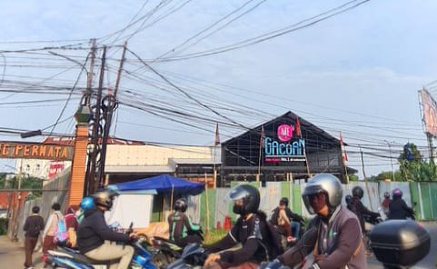 TERBENTUR IZIN: Pembangunan outlet ke tiga Resto Mie Gacoan di Kota Bogor yang berlokasi di Cilendek, Kecamatan Bogor Barat masih berlanjut. (YUDHA PRANANDA/JABAR EKSPRES)