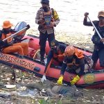 HILANG NYAWA: TIM SAR Gabungan berhasil menemukan korban dalam kondisi meninggal dunia yang tenggelam di Sungai Citarum setelah tiga hari dilakukan pencarian. (MUHAMMAD AKMAL FIRMANSYAH/JABAREKSPRES)