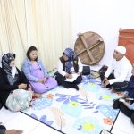 PEDULI KORBAN: Dinsos Kabupaten Bogor saat melakukan pendataan kepada korban gempa Cianjur. (SANDIKA FADILAH VIA DINSOS KABUPATEN BOGOR)