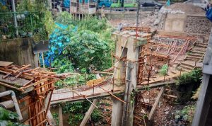 proyek jembatan Muarasari yang berlokasi di Kelurahan Muarasari, Kecamatan Bogor Selatan, Kota Bogor mengalami keterlambatan penyelesaian.