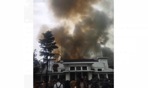 BREAKING NEWS: Gedung Bappelitbang Balai Kota Bandung Kebakaran