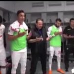 Tim Maroko dan Officialnya saat berada diruang ganti sedang membacakan Surat Afatihah dan sholawat Fatih sesaat sebelum bertanding.