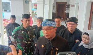 HARUS BERGERAK CEPAT: Gubernur Jabar, Ridwan Kamil memberikan respons mengenai aksi penyekapan terhadap 10 TKI asal Sumedang. (SANDI NUGRAHA/JABAREKSPRES)