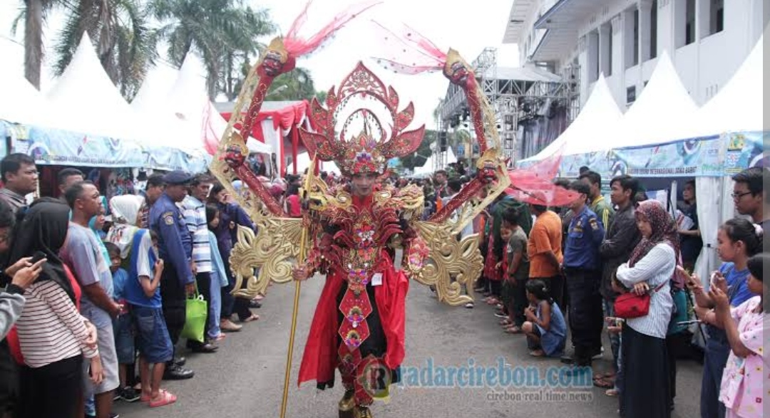 Cirebon Fashion Carnival akan dilaksanakan hari ini di Jl Siliwangi Kota Cirebon. Foto hanya ilustrasi. -Dokumen-radarcirebon.com