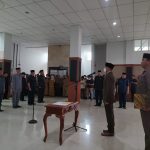 JABATAN BARU: Bupati Bandung Barat Hengky Kurniawan saat melantik Aparatur Sipil Negara (ASN) yang dimutasi untuk pejabat eselon II di lingkungan Pemerintah Daerah Bandung Barat.