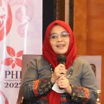 Anggota Bawaslu Lolly Suhenty saat menjadi narasumber Seminar Langkah Strategis Peningkatan Keterwakilan Perempuan Pada Pemilu 2024