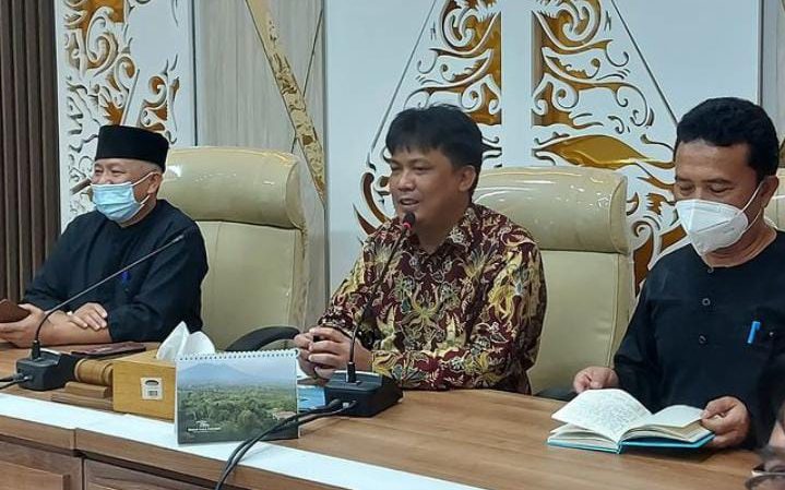 Anggota Komisi I DPRD Jawa Barat Rafael Situmorang menilai sosialisasi Analog Switch Off Kemkominfo kepada masyarakat kurang.