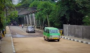 SELESAI DIPERBAIKI: Kondisi jembatan di ruas Jalan KH Tb M Falak Kota Bogor sempat ditutup saat ini sudah dapat dilalui kendaraan, Sabtu (31/12). (Yudha Prananda / Jabar Ekspres)