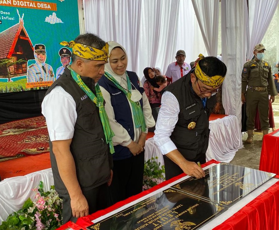 Gubernur Jawa Barat, Ridwan Kamil, meresmikan program Leuit Ketahanan Pangan Digital Desa (Tapal Desa) di Desa Pasirjaya, Kecamatan Cilamaya Kulon, Kabupaten Karawang.