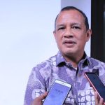 Anggota Komisi VI DPR RI Budhy Setiawan usai menyerahkan alat permainan edukatif di Kantor Dinas Pendidikan Kota Bogor, Kamis (29/12). (Yudha Prananda / Jabar Ekspres)