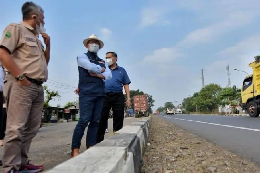 Dinas Bina Marga dan Penataan Ruang Provinsi Jawa Barat telah melakukan penutupan 700 titik jalan berlubang melalui program ‘Sapu Lubang’.