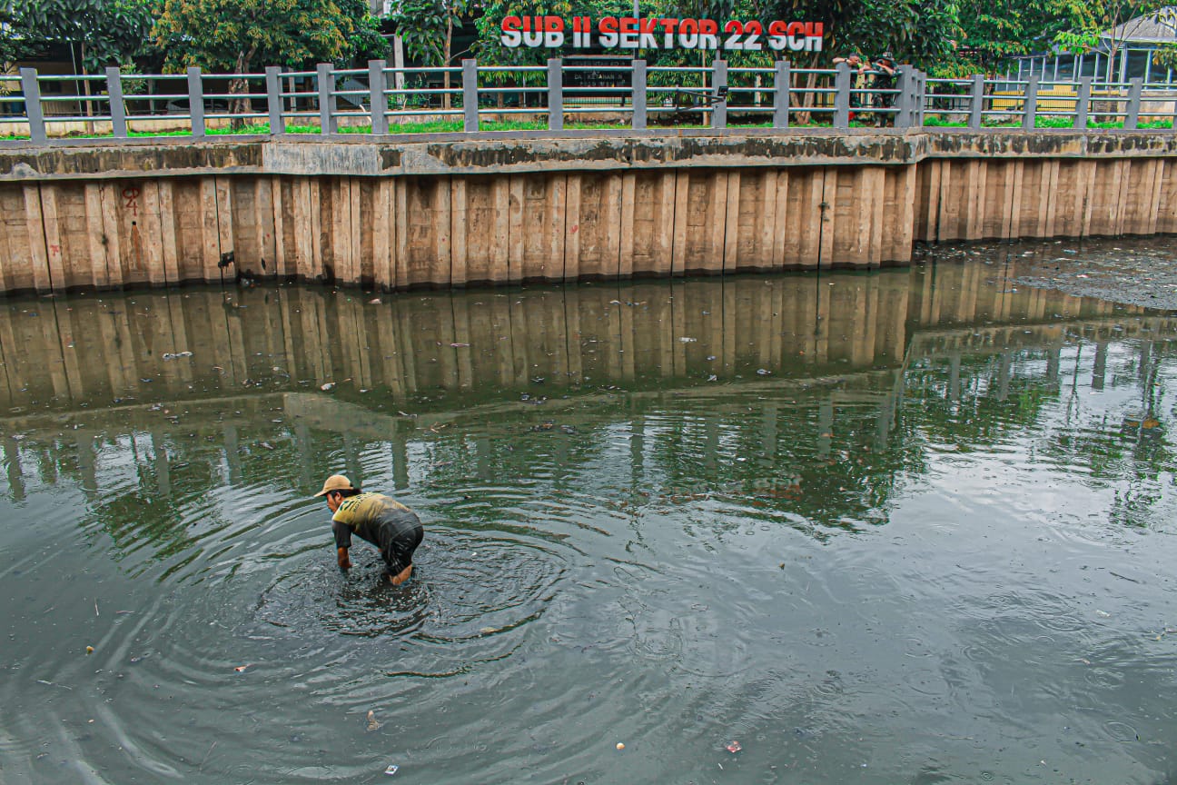BELUM BEHASIL: Kolam retensi di kawasan Pasar Induk Gedebage, Sub 2 Sektor 22 Sungai Citarum Harum. Pemkot terus bangun kolam retensi atasi banjir. (KHOLID/JABAR EKSPRES)