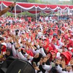 Ribuan guru dan pelajar turut meriahkan acara gerak jalan santai dan heleran guna peringati HUT PGRI ke-77 serta HGN di Plaza Pemerintah Kabupaten Bandung Barat pada Sabtu (26/11/2022). (ilustrasi)