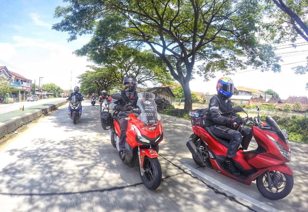 PT AHM bersama dengan Main Dealer Sepeda Motor Honda di seluruh Indonesia memperkuat kampanye keselamatan berkendara melalui tagline #Cari_Aman kepada seluruh lapisan masyarakat.