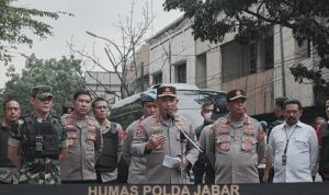 Kapolri Jenderal Pol Listyo Sigit Prabowo saat memberikan keterangan pers terkait pelaku bom bunuh diri yang masuk jaringan kelompok JAD. (Kholid/Jabar Ekspres)