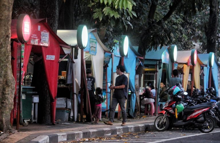 Keberadaan Wisata kuliner di Kota Bandung memang banyak tersebar di berbagai sudut Kota. Namun, kuliner halal baru saja di resmikan