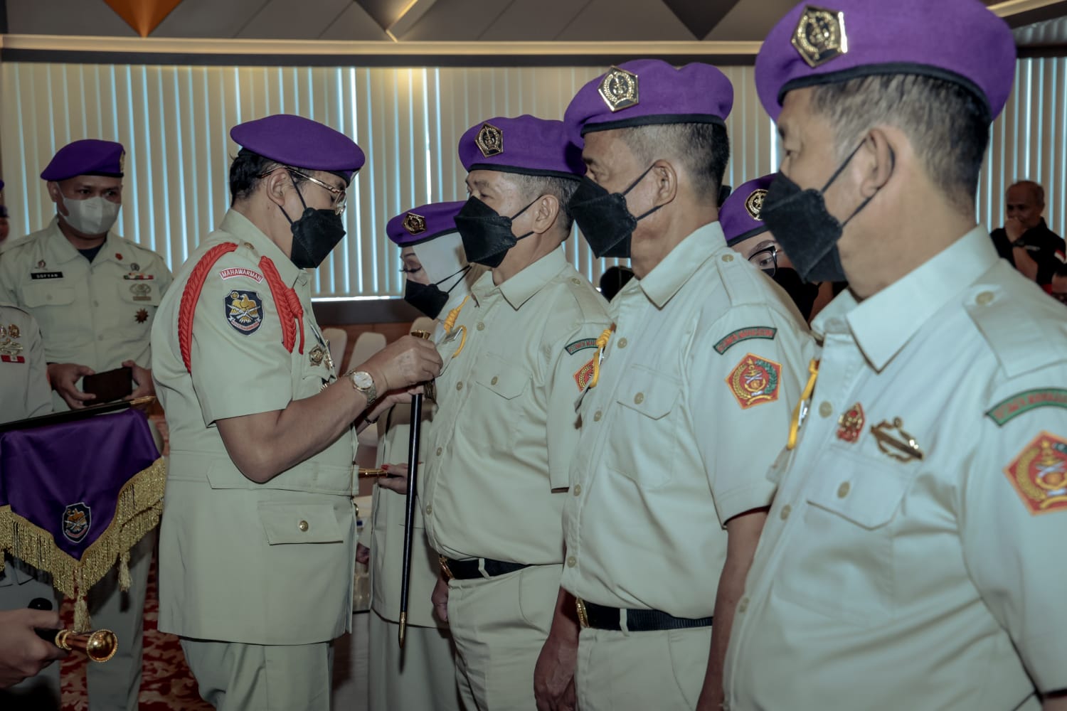 Komandan Resimen Mahasiswa (Danmenwa) Mahawarman Jawa Barat melantik 5 Rektor PTS di LLDIKTI IV sebagai Kepala Markas Distrik (Kamatrik).