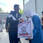 Pemerintah Kabupaten (Pemkab) Bandung Barat memberikan dana insentif guru honorer SD dan SMP sebesar Rp 1,5 juta per bulan