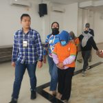 Tersangka kasus dugaan perdagangan orang saat diamankan di Mako Polres Bogor, Rabu (7/12). (Sandika Fadilah /Jabarekspres.com)