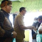 Ribuan masyarakat Kabupaten Bogor mendapatkan Bantuan Langsung Tunai (BLT) BBM yang dikeluarkan oleh pemerintah pusat