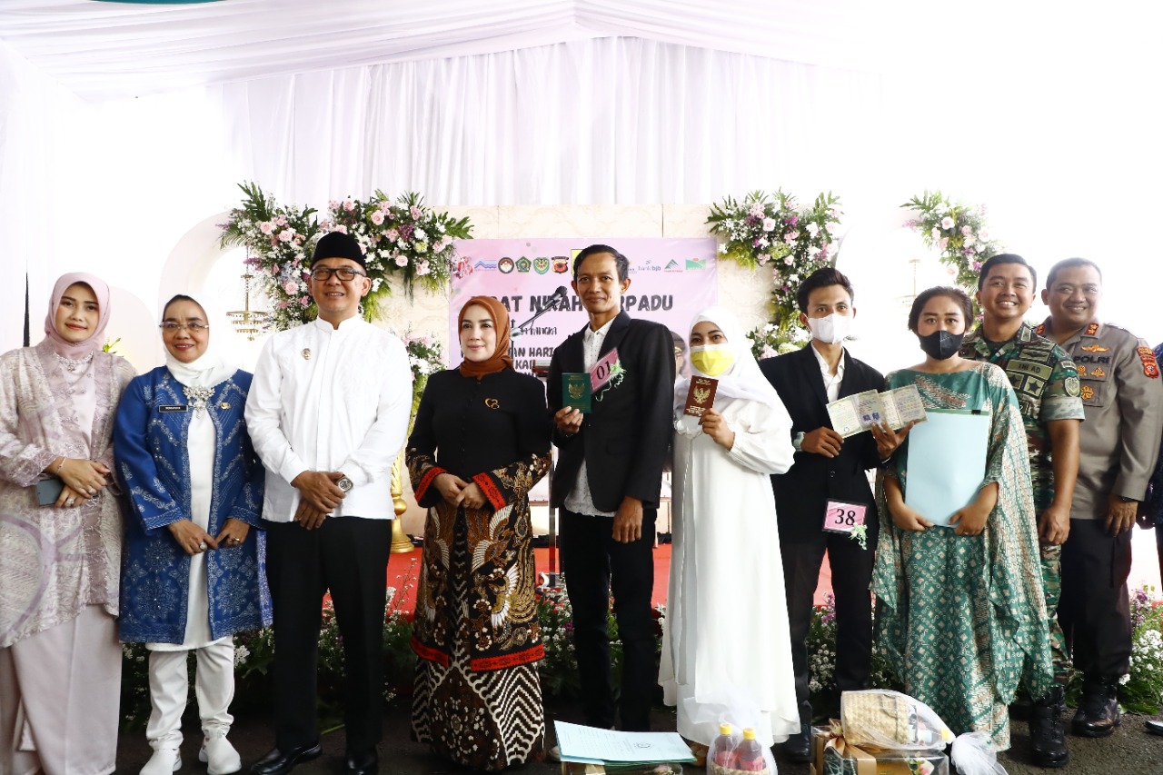 Sebanyak 82 pasangan menjalani isbath nikah atau nikah masal yang diadakan oleh Pemerintah Kabupaten Bogor