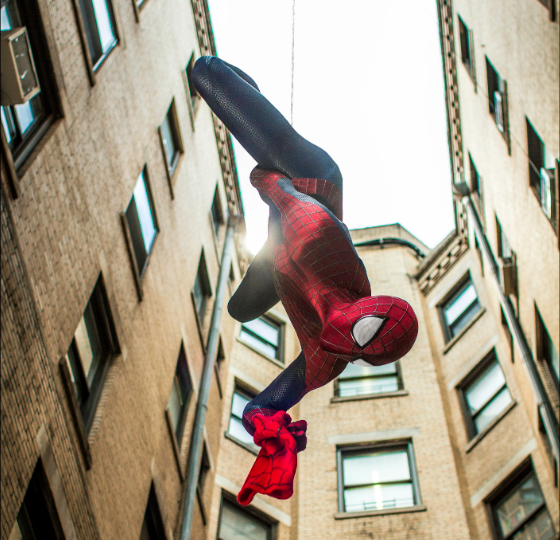 Sinopsis Film The Amazing Spider-Man 2, Aksi Peter Parker Menyelamatkan