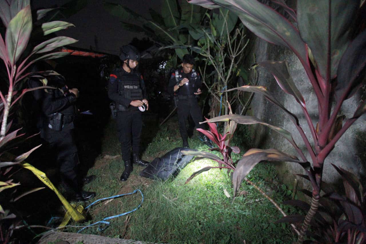 Temuan granat yang tergeletak di lahan Kuburang Kecamatan Bojonggede saat ini sudah diamankan oleh Tim Penjinak Bom