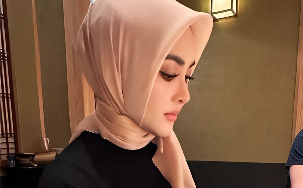 Syahrini bereaksi/ kolase Instagram @princessyahrini