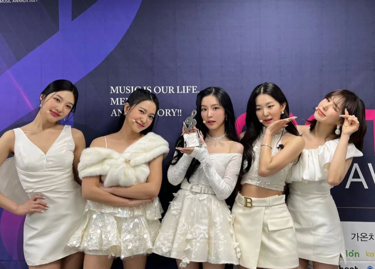 Terjemahan Indo Lagu ‘Rainbow Halo’ – Red Velvet (sumber: akun Instagram @redvelvet.smtown)