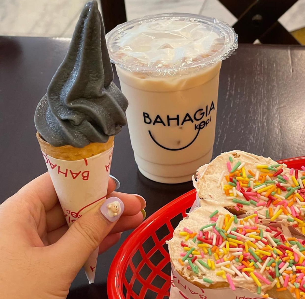 Rekomendasi Cafe Dengan Kopi Susu Enak di Bandung (sumber: akun Instagram @bahagiakopi)