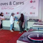 PT. LG Electronics Indonesia (LG) membuka layanan cuci pakaian gratis bagi masyarakat terdampak gempa Cianjur.