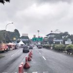 Kondisi arus lalu lintas di Simpang Gadog, Kabupaten Bogor menuju wisatapuncak Bogor, Jumat 30 Desember 2022. (SANDIKA FADILAH/JABAREKSPRES.COM)