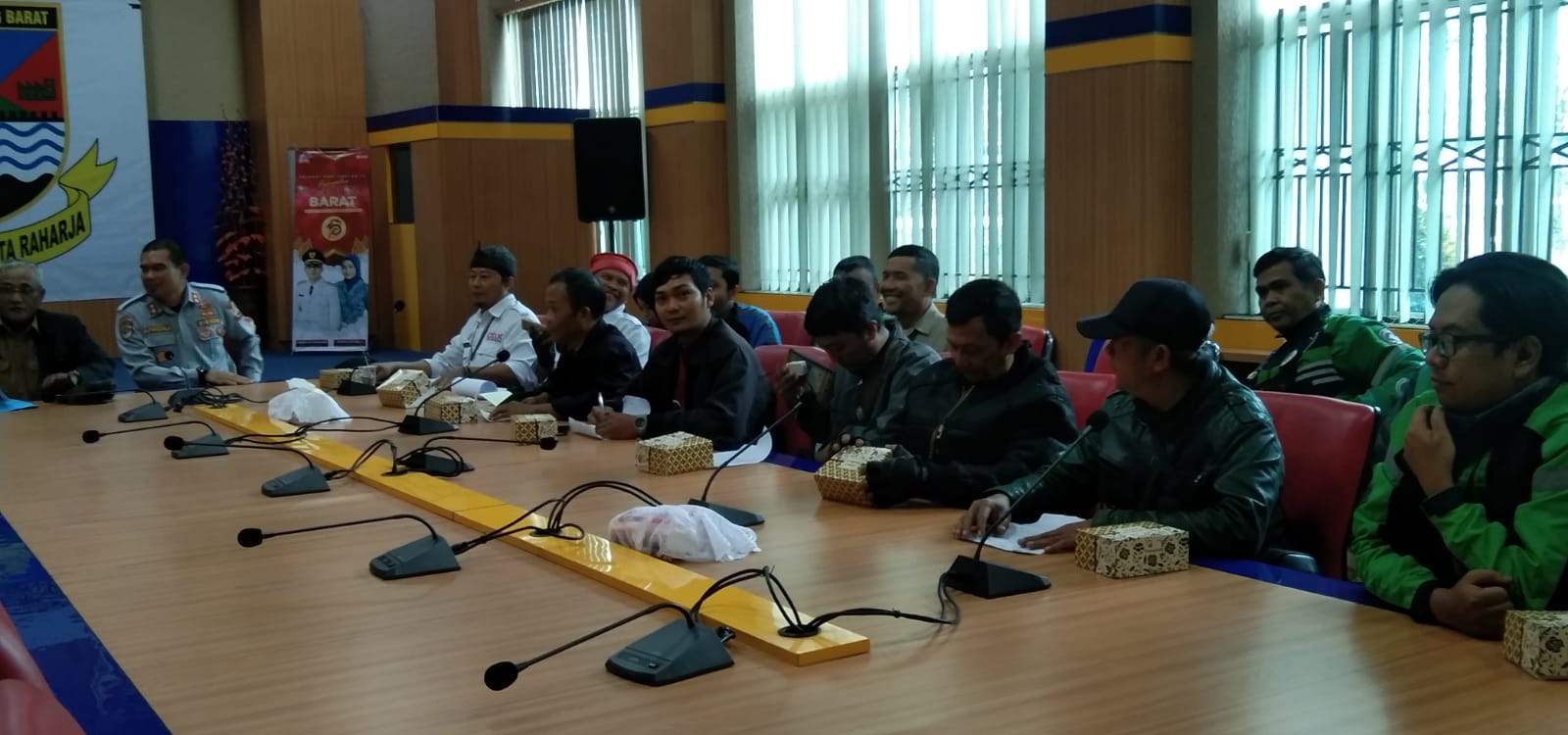 Para driver ojol saat audiensi di Kantor Pemda Bandung Barat, Selasa 27 Desember 2022.