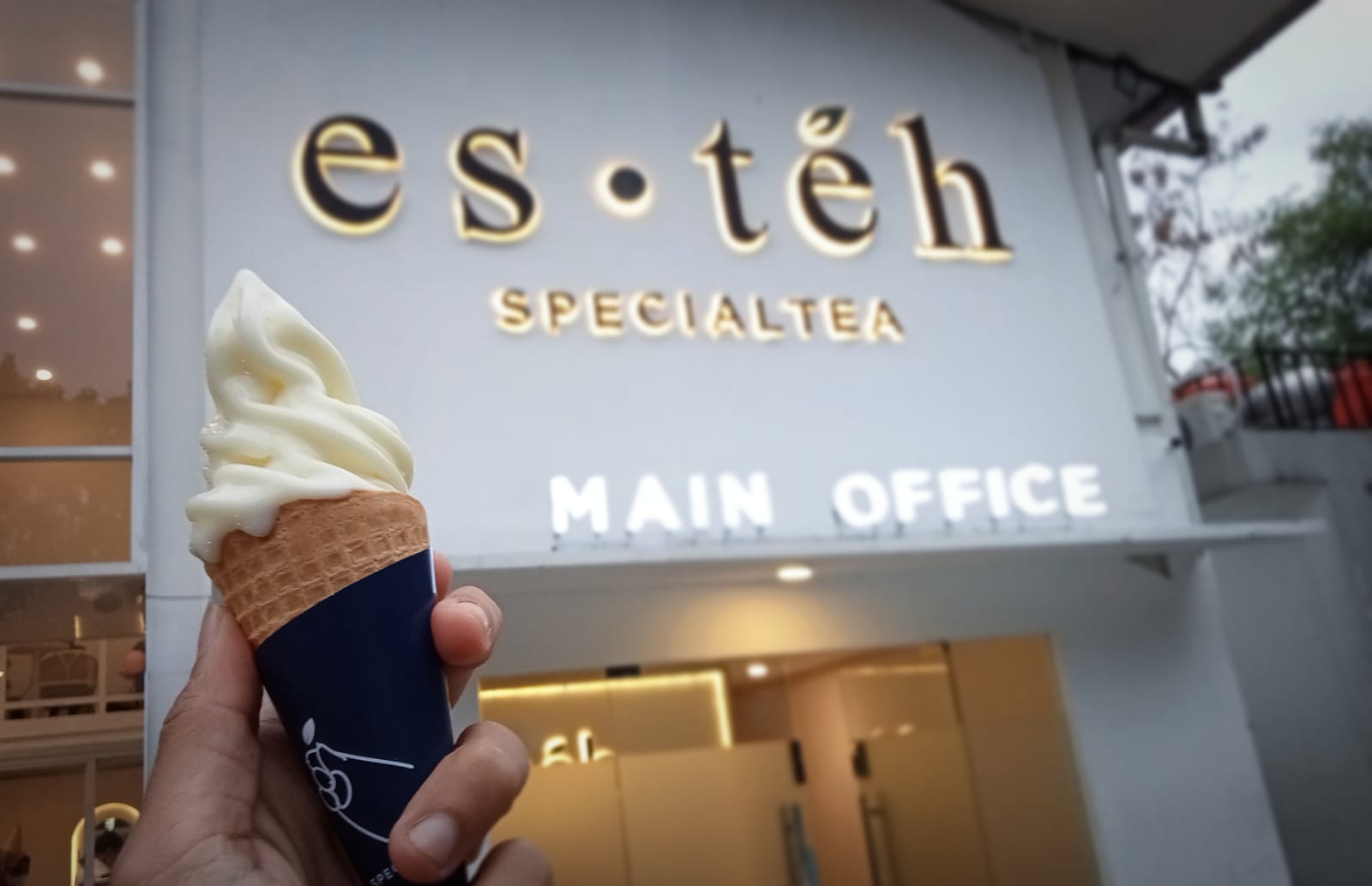 RASA BARU: Salah satu produk es krim dari Special Tea by Esteh Indonesia di Main Office berbahan dasar teh, Jalan Achmad Adnawijaya, Kota Bogor. (YUDHA PRANANDA/JABAR EKSPRES)