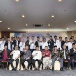Wakil Gubernur Jawa Barat, Uu Ruzhanul Ulum saat memberikan pengarahan dan membuka kegiatan Peningkatan Kapasitas BPD se-Kabupaten Bekasi, Rabu 21 Desember 2022.