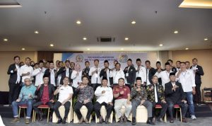 Wakil Gubernur Jawa Barat, Uu Ruzhanul Ulum saat memberikan pengarahan dan membuka kegiatan Peningkatan Kapasitas BPD se-Kabupaten Bekasi, Rabu 21 Desember 2022.