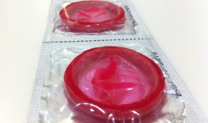 Cara Memakai Kondom yang Benar untuk Pria, Wanita Juga Wajib Tahu