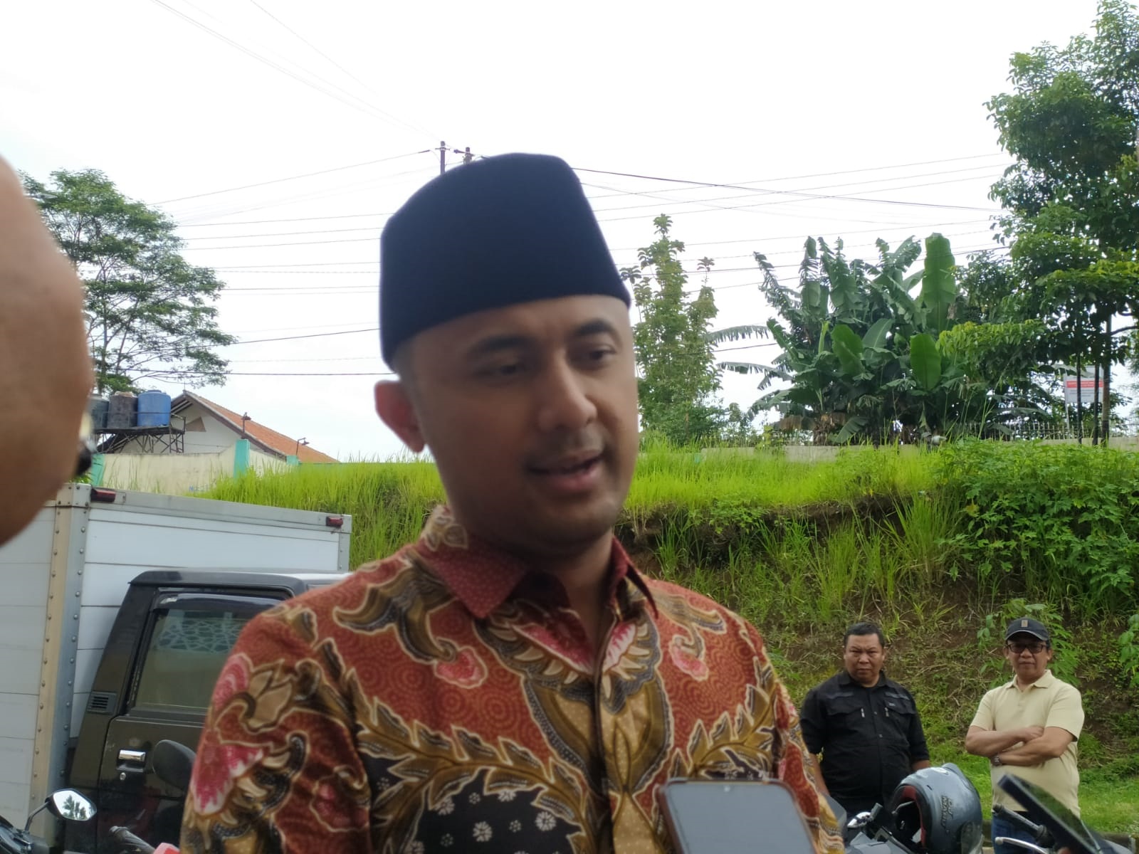 Bupati Bandung Barat Hengky Kurniawan berharap peran ulama mampu menurunkan atensi p]olitik saat monumen pesta demokrasi digelar.