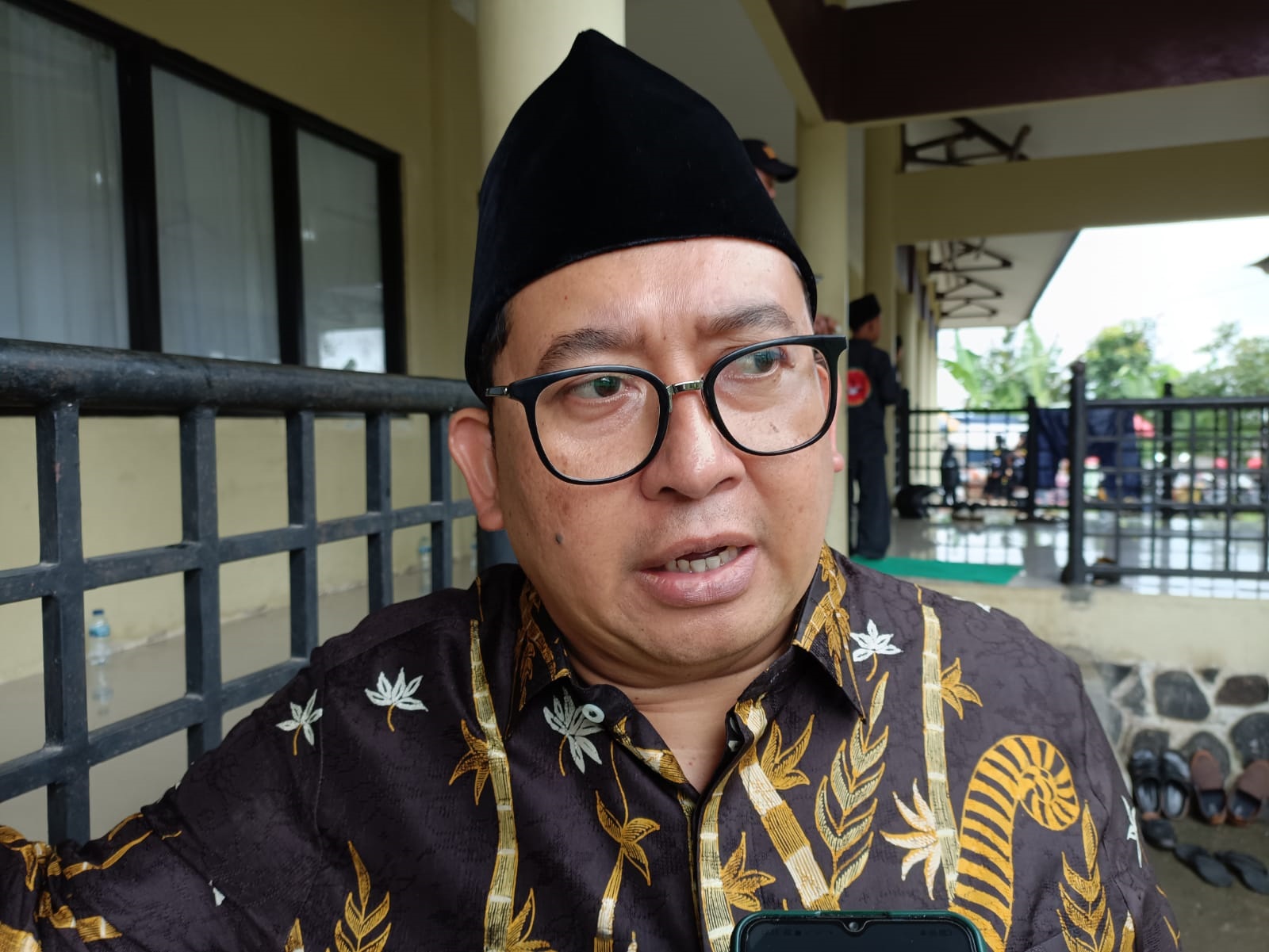 Wakil Ketua Umum Partai Gerindra Fadli Zon saat menjelaskan mengenai calon Bupati Bogor. (SANDIKA FADILAH/JABAREKSPRES.COM)