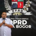 Ketua DPRD Kota Bogor, Atang Trisnanto saat berpidato dalam acara refleksi kinerja satu tahun. (YUDHA PRANANDA/JABAR EKSPRES)
