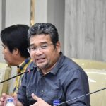 SAMPAIKAN GAGASAN: Anggota Pansus III DPRD Jabar, Faizal Hafan Farid saat membahas Raperda yang mengatur memperkuat perlindungan pekerja.
