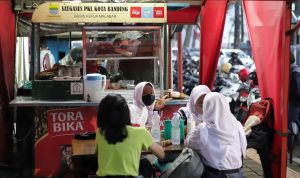 MAKANAN SEHAT: Pemkot Bandung meluncurkan wisata kuliner halal di Taman Valkenet Malabar, Jalan Malabar Kecamatan Lengkong, Senin 12 Desember 2022.