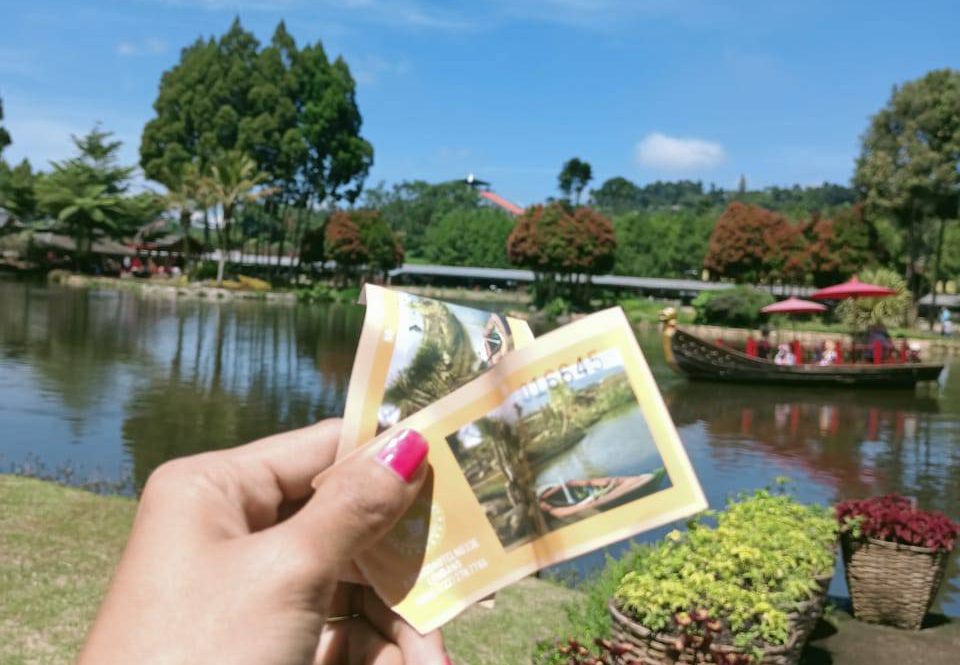 obyek wisata salah satunya Floating Market Bandung menyediakan fasilitas wahana berupa layanan baru dan telah melakukan berbagai perbaikan.