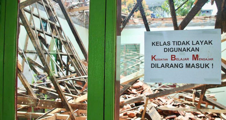 Disdik Kota Bogor dinilai sangat lamban dalam melakukan respon terkait sekolah ambruk yang menimpa SDN Bantarjati 9. (YUDHA PRANANDA/JABAR EKSPRES)